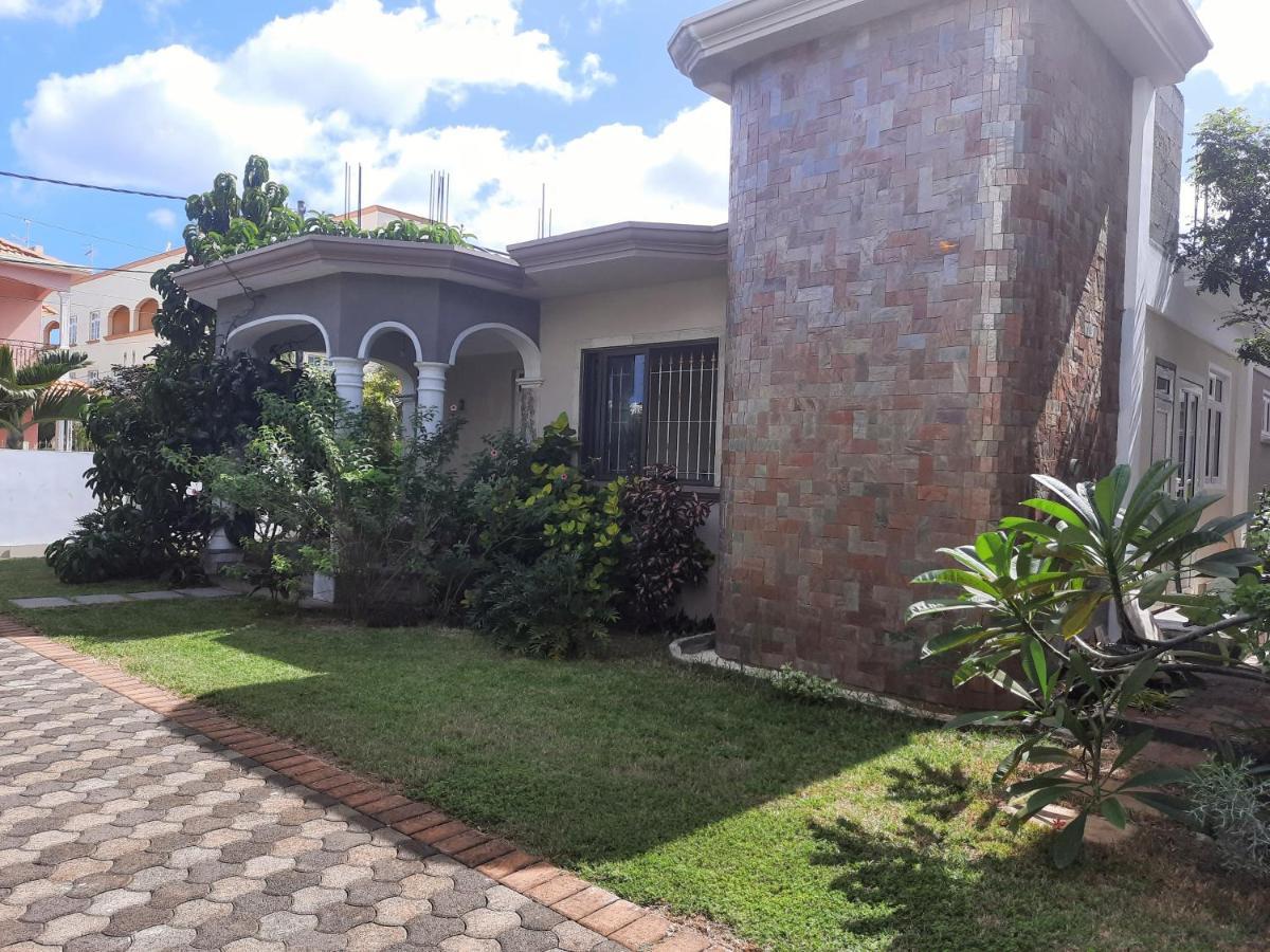 Cardamon Villa Is A 2 Bedroom With 1 Bathroom And Seperate Toilet Detached House With Ac And Swimming Pool , 5 Minutes Walk From Flic En Flac Public Beach Flic en Flac Exterior foto