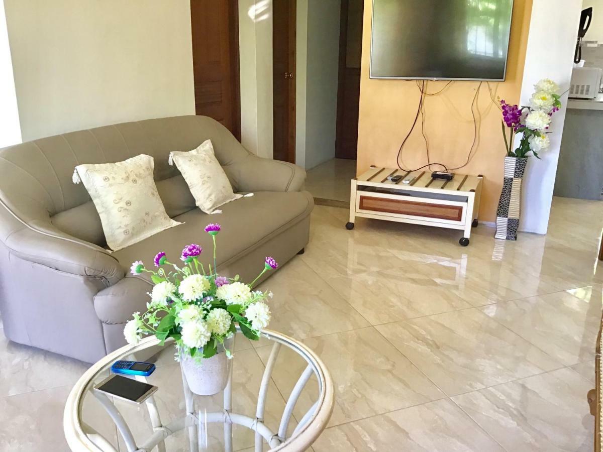 Cardamon Villa Is A 2 Bedroom With 1 Bathroom And Seperate Toilet Detached House With Ac And Swimming Pool , 5 Minutes Walk From Flic En Flac Public Beach Flic en Flac Exterior foto