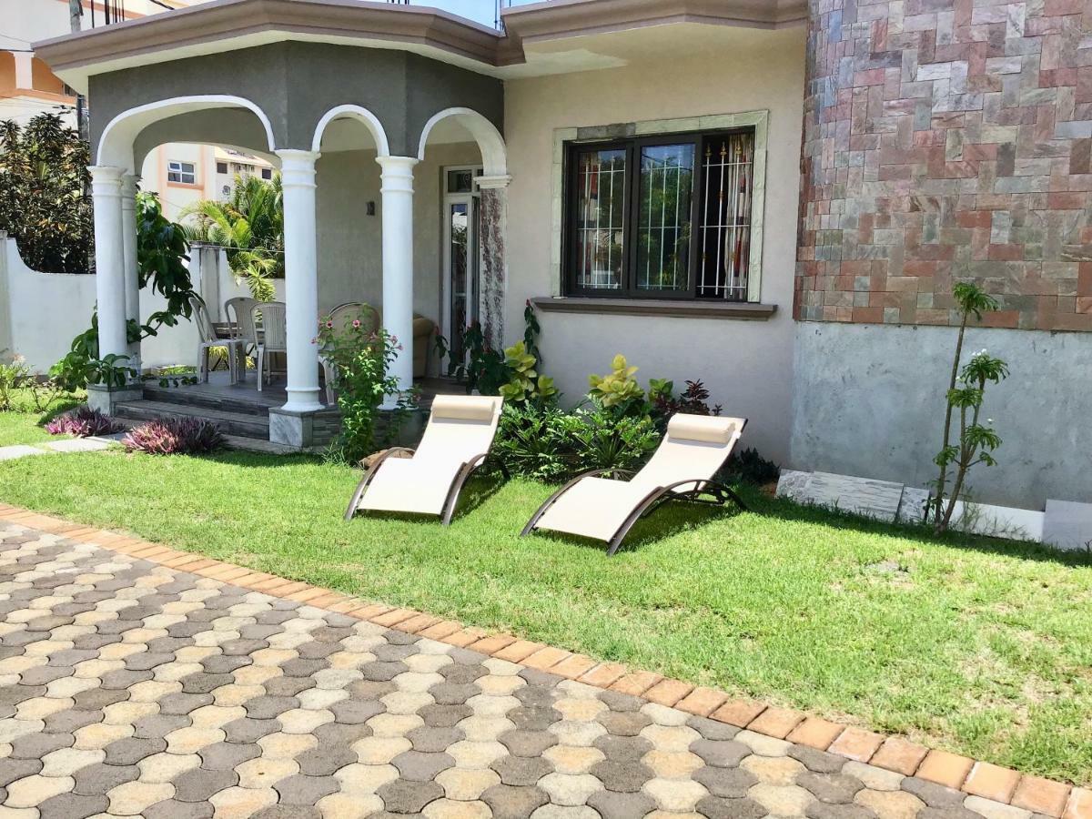Cardamon Villa Is A 2 Bedroom With 1 Bathroom And Seperate Toilet Detached House With Ac And Swimming Pool , 5 Minutes Walk From Flic En Flac Public Beach Flic en Flac Exterior foto