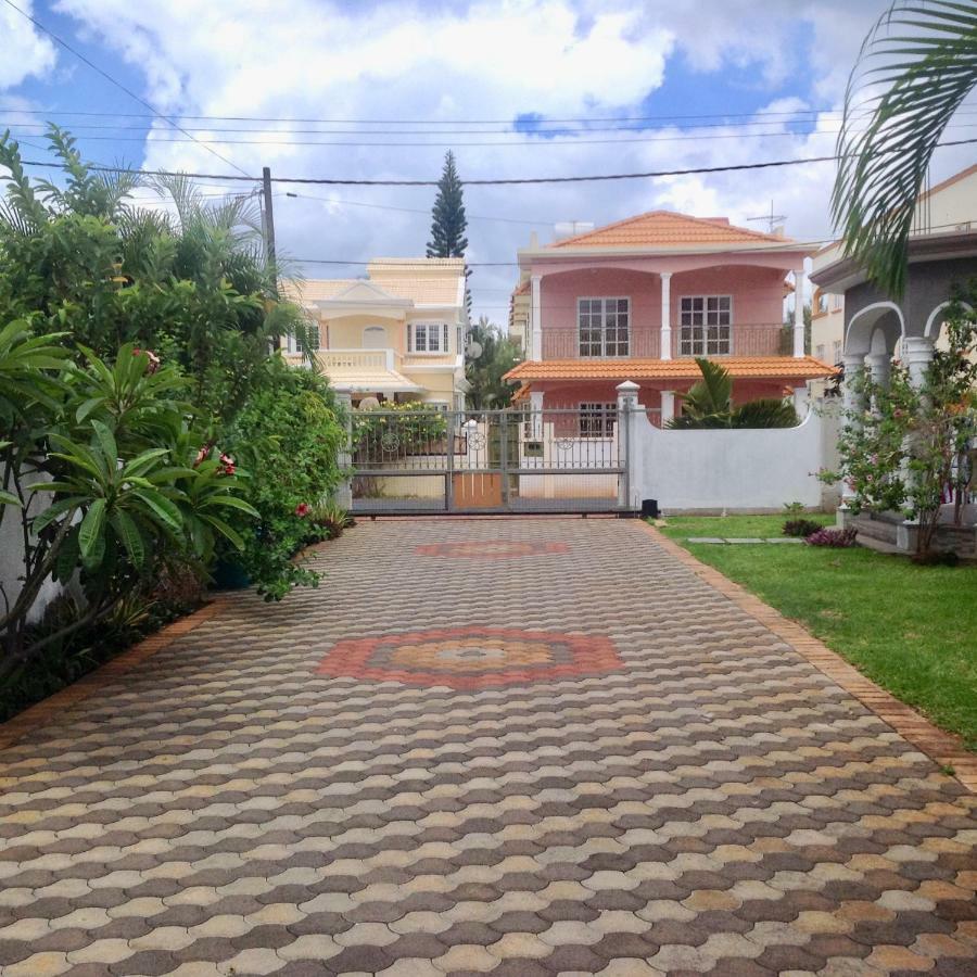 Cardamon Villa Is A 2 Bedroom With 1 Bathroom And Seperate Toilet Detached House With Ac And Swimming Pool , 5 Minutes Walk From Flic En Flac Public Beach Flic en Flac Exterior foto