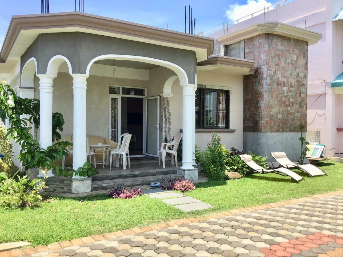 Cardamon Villa Is A 2 Bedroom With 1 Bathroom And Seperate Toilet Detached House With Ac And Swimming Pool , 5 Minutes Walk From Flic En Flac Public Beach Flic en Flac Exterior foto