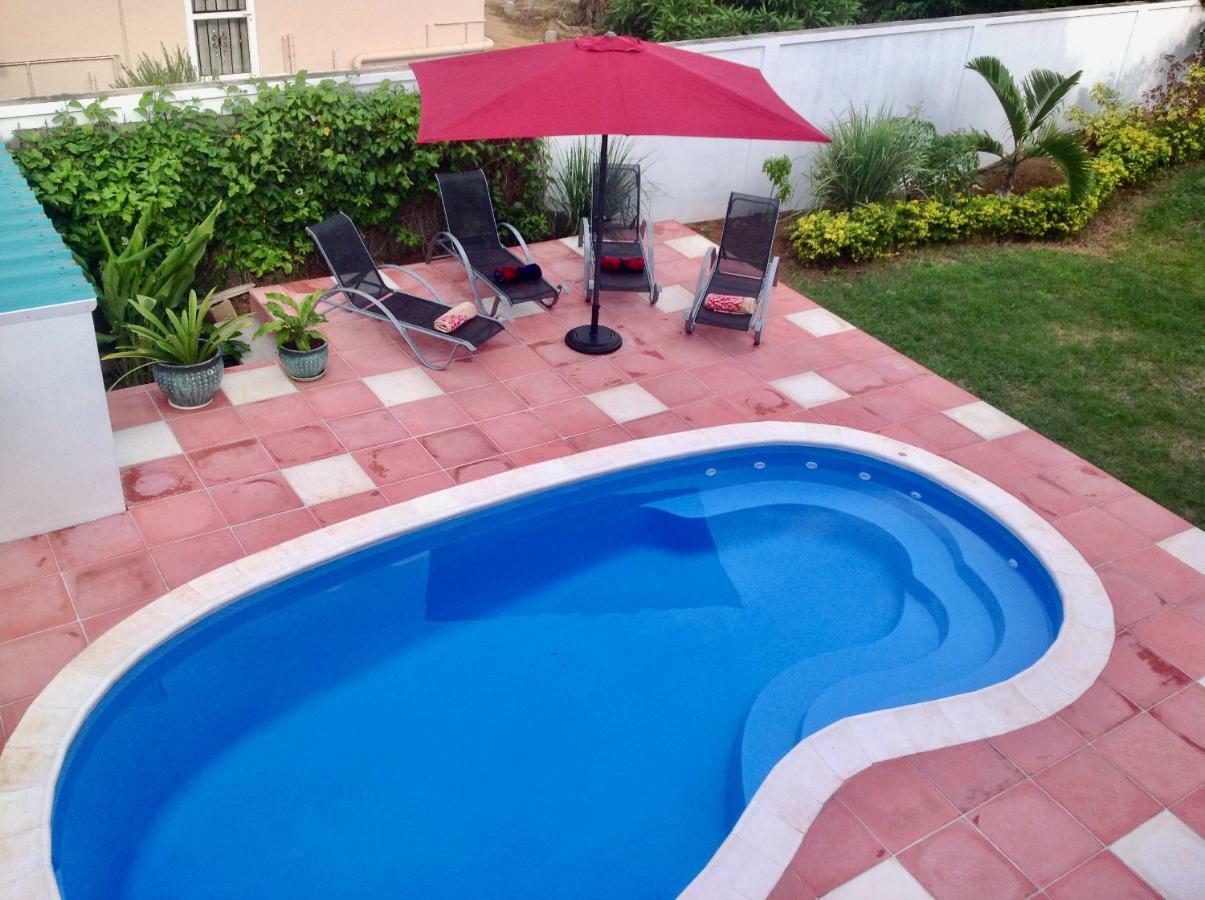 Cardamon Villa Is A 2 Bedroom With 1 Bathroom And Seperate Toilet Detached House With Ac And Swimming Pool , 5 Minutes Walk From Flic En Flac Public Beach Flic en Flac Exterior foto