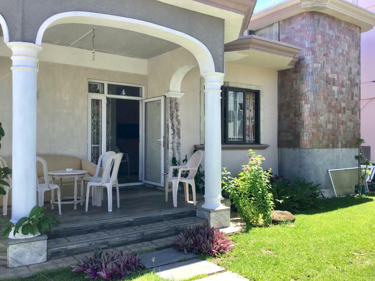 Cardamon Villa Is A 2 Bedroom With 1 Bathroom And Seperate Toilet Detached House With Ac And Swimming Pool , 5 Minutes Walk From Flic En Flac Public Beach Flic en Flac Exterior foto