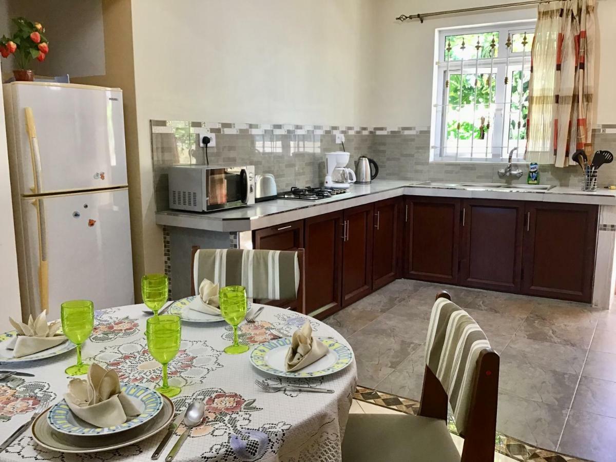 Cardamon Villa Is A 2 Bedroom With 1 Bathroom And Seperate Toilet Detached House With Ac And Swimming Pool , 5 Minutes Walk From Flic En Flac Public Beach Flic en Flac Exterior foto
